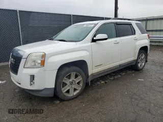 2013 GMC Terrain SLT z VIN 2GKFLVE36D6332432, wystawiony jako Copart lot #80773364 z przebiegiem 151 101 mil mil oraz Czysty tytuł • Clean title. Historia ofert i sprzedaży dostępna na DreamBid. Obrazek 1.