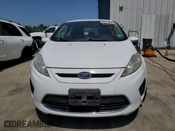 2012 Ford Fiesta SE z VIN 3FADP4EJ9CM148404, wystawiony jako Copart lot #59150695 z przebiegiem 84 705 mil mil oraz Czysty tytuł • Clean title. Historia ofert i sprzedaży dostępna na DreamBid. Obrazek 5.