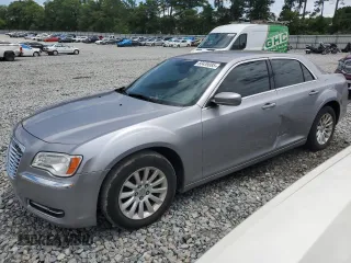 2014 Chrysler 300 z VIN 2C3CCAAG8EH252639, wystawiony jako Copart lot #60439085 z przebiegiem 146 696 mil mil oraz Czysty tytuł • Clean title. Historia ofert i sprzedaży dostępna na DreamBid. Obrazek 1.