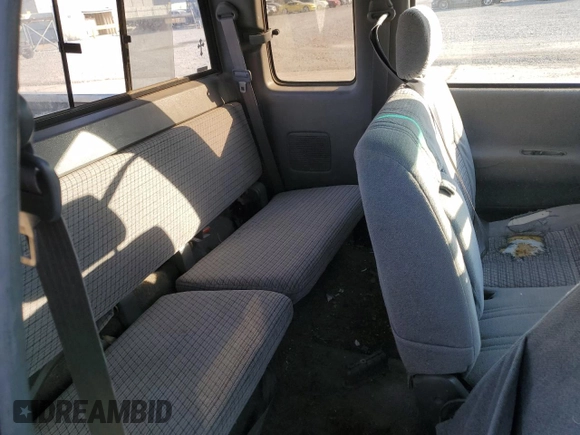 1995 Toyota T100 z VIN JT4VD22F4S0008399, wystawiony jako Copart lot #42249755 z przebiegiem 282 751 mil mil oraz Czysty tytuł • Clean title. Historia ofert i sprzedaży dostępna na DreamBid. Obrazek 10.