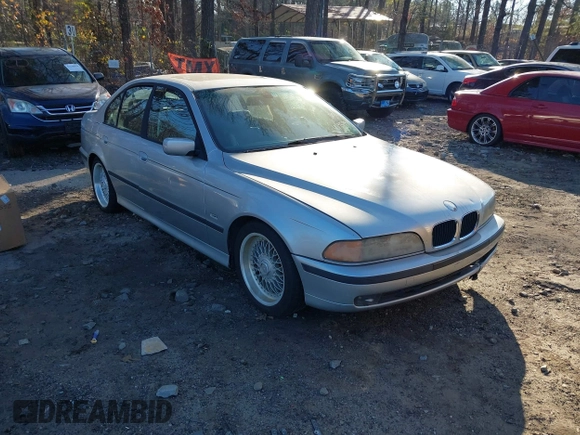 2000 BMW 5 Series 528iA with VIN WBADM6340YGU19599, listed as a IAAI auction lot 41139764 with 233,657 mi miles. Bid and sale history available at carsss.com. Image 1.