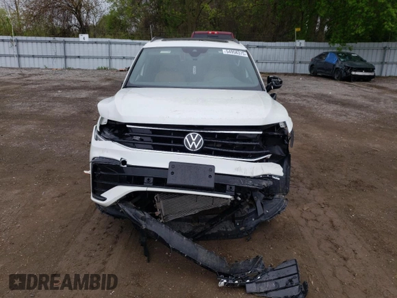 2024 Volkswagen Tiguan SE R-Line Black with VIN 3VV8B7AX5RM106702, listed as a Copart auction lot 54958375 with 47,099 mi miles and Salvage title. Bid and sale history available at DreamBid. Image 5.