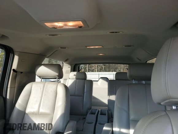 2008 Chevrolet Suburban Commercial with VIN 1GNFK16398J218883, listed as a Copart auction lot 84930504 with 263,984 mi miles and Salvage Title. Bid and sale history available at carsss.com. Image 10.