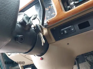 1995 Chevrolet Chevy Van z VIN 1GBEG25K0SF243254, wystawiony jako IAAI lot #41915622 z przebiegiem 74 262 mil mil oraz . Historia ofert i sprzedaży dostępna na DreamBid. Obrazek 11.