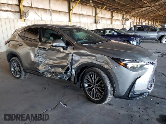 2024 Lexus NX 350 Luxury z VIN 2T2HGCEZXRC036431, wystawiony jako Copart lot #68039004 z przebiegiem 4 746 mil mil oraz Szkoda całkowita • Salvage title. Historia ofert i sprzedaży dostępna na DreamBid. Obrazek 4.