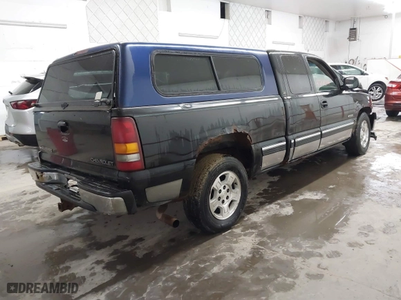 2000 Chevrolet Silverado 1500 LS with VIN 2GCEC19T3Y1333843, listed as a IAAI auction lot 41721344 with 1 mi miles. Bid and sale history available at carsss.com. Image 4.