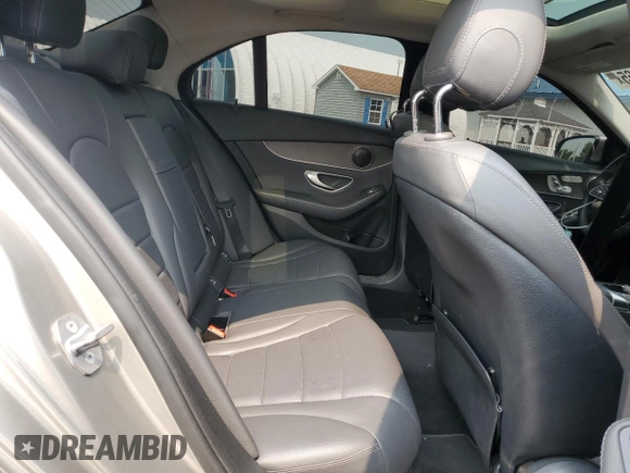 2019 Mercedes-Benz C 300 z VIN 55SWF8DB5KU314619, wystawiony jako Copart lot #58915565 z przebiegiem 72 203 mil mil oraz Szkoda całkowita • Salvage title. Historia ofert i sprzedaży dostępna na DreamBid. Obrazek 10.