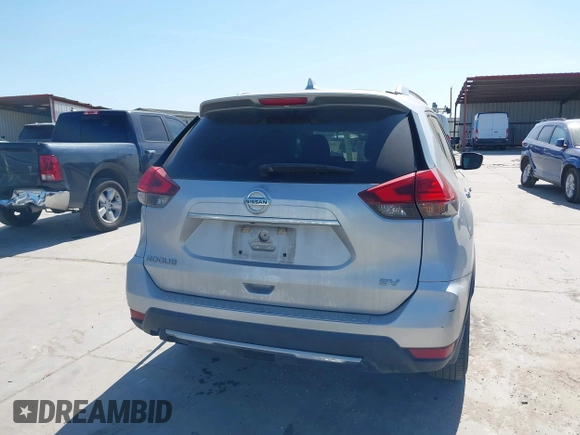 2017 Nissan Rogue SV z VIN 5N1AT2MN5HC730098, wystawiony jako IAAI lot #42033390 z przebiegiem 91 755 mil mil oraz . Historia ofert i sprzedaży dostępna na DreamBid. Obrazek 16.