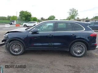 2017 Porsche Cayenne S z VIN WP1AB2A24HLA53402, wystawiony jako IAAI lot #42241178 z przebiegiem 140 801 mil mil oraz . Historia ofert i sprzedaży dostępna na DreamBid. Obrazek 15.