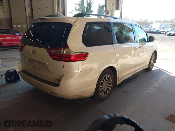 2018 Toyota Sienna XLE Auto Access Seat with VIN 5TDYZ3DC9JS907715, listed as a IAAI auction lot 41557733 with 133,270 mi miles. Bid and sale history available at carsss.com. Image 4.