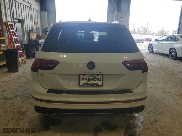 2024 Volkswagen Tiguan SE R-Line Black with VIN 3VVCB7AXXRM112800, listed as a Copart auction lot 44725365 with NaN miles and Salvage Title. Bid and sale history available at carsss.com. Image 6.