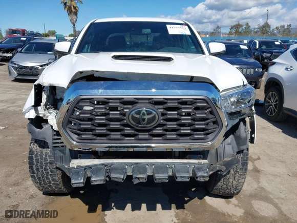 2019 Toyota Tacoma 4WD SR with VIN 3TMCZ5AN3KM207007, listed as a IAAI auction lot 41755529 with 43,203 mi miles. Bid and sale history available at carsss.com. Image 12.