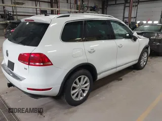 2014 Volkswagen Touareg Sport with VIN WVGEF9BP6ED005007, listed as a IAAI auction lot 41757033 with Not Provided miles and . Bid and sale history available at DreamBid. Image 4.