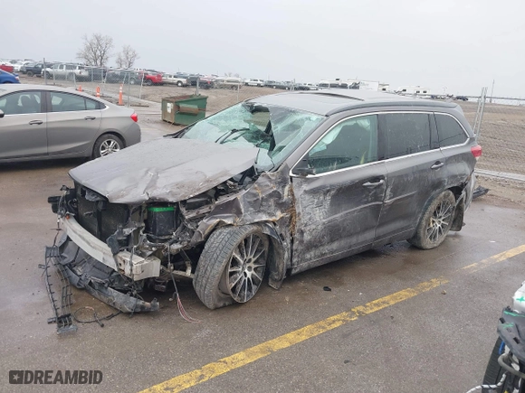 2017 Toyota Highlander XLE with VIN 5TDJZRFH7HS371208, listed as a IAAI auction lot 41720517 with 184,647 mi miles. Bid and sale history available at carsss.com. Image 18.