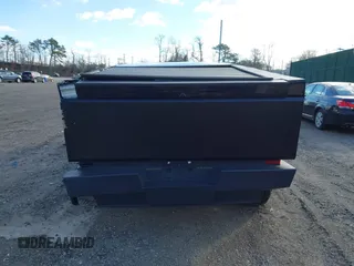 2024 Tesla Cybertruck z VIN 7G2CEHED5RA015790, wystawiony jako IAAI lot #41587683 z przebiegiem 5 867 mil mil oraz . Historia ofert i sprzedaży dostępna na DreamBid. Obrazek 15.