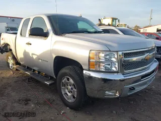 2012 Chevrolet Silverado 1500 LT with VIN 1GCRKSE71CZ195299, listed as a IAAI auction lot 41124711 with 147,910 mi miles. Bid and sale history available at carsss.com. Image 1.