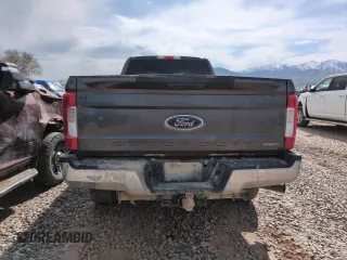 2019 Ford F-250 XL z VIN 1FT7X2B67KEC11385, wystawiony jako Copart lot #52757505 z przebiegiem 160 083 mil mil oraz Czysty tytuł • Clean title. Historia ofert i sprzedaży dostępna na DreamBid. Obrazek 6.
