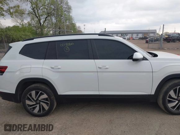 2024 Volkswagen Atlas SE with VIN 1V2HR2CA2RC604880, listed as a IAAI auction lot 42134511 with 11,993 mi miles and . Bid and sale history available at DreamBid. Image 13.