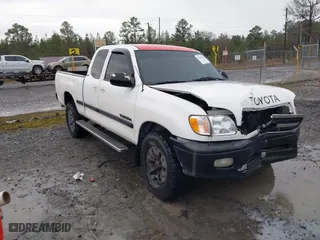 2000 Toyota Tundra SR5 with VIN 5TBBT4415YS052476, listed as a IAAI auction lot 41542124 with 273,045 mi miles. Bid and sale history available at carsss.com. Image 1.