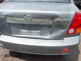 2004 Hyundai Accent GL z VIN KMHCG45C04U502892, wystawiony jako IAAI lot #42309078 z przebiegiem 127 362 mil mil oraz . Historia ofert i sprzedaży dostępna na DreamBid. Obrazek 6.