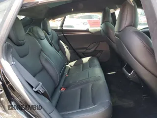 2022 Tesla Model S Plaid z VIN 5YJSA1E62NF471696, wystawiony jako Copart lot #56249555 z przebiegiem Nie podano mil oraz Szkoda całkowita • Salvage title. Historia ofert i sprzedaży dostępna na DreamBid. Obrazek 10.