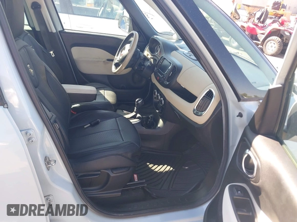 2014 FIAT 500L Easy with VIN ZFBCFABH9EZ010519, listed as a IAAI auction lot 42150633 with 60,724 mi miles. Bid and sale history available at carsss.com. Image 5.