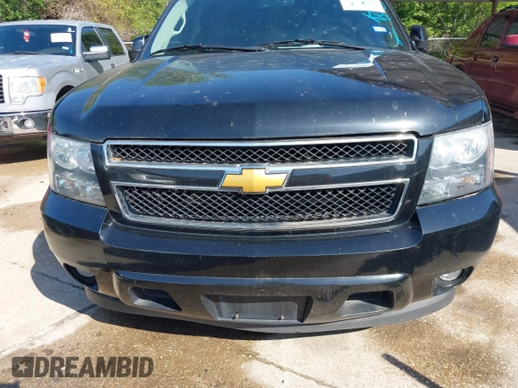 2014 Chevrolet Suburban LT with VIN 1GNSCJE03ER203943, listed as a IAAI auction lot 41982720 with 288,135 mi miles and . Bid and sale history available at DreamBid. Image 13.