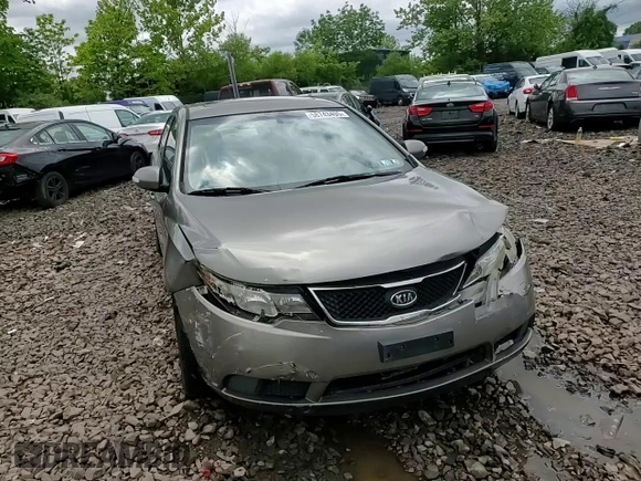 2010 Kia Forte EX z VIN KNAFU4A2XA5250756, wystawiony jako Copart lot #58743405 z przebiegiem 204 266 mil mil oraz Szkoda całkowita • Salvage title. Historia ofert i sprzedaży dostępna na DreamBid. Obrazek 13.