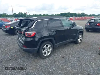 2018 Jeep Compass Latitude z VIN 3C4NJDBB1JT392421, wystawiony jako IAAI lot #42708673 z przebiegiem 166 856 mil mil oraz . Historia ofert i sprzedaży dostępna na DreamBid. Obrazek 4.