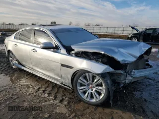 2016 Jaguar XF 35t Premium with VIN SAJBD4BVXGCY14583, listed as a Copart auction lot 41823935 with 74,672 mi miles and Salvage Title. Bid and sale history available at carsss.com. Image 4.