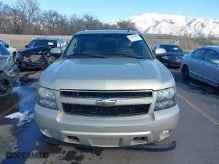 2010 Chevrolet Suburban LT with VIN 1GNUKJE35AR260614, listed as a IAAI auction lot 41835589 with 225,255 mi miles. Bid and sale history available at carsss.com. Image 12.