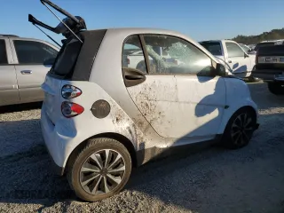 2010 Smart fortwo Pure с VIN WMEEJ3BA4AK363015, выставлен на аукционе Copart как лот 76066204 с пробегом Не указан миль и Списание • Salvage title. История ставок и продаж доступна на DreamBid. Изображение 3.