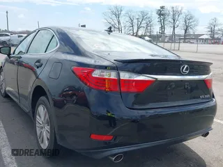 2013 Lexus ES 4dr Sdn with VIN JTHBK1GG8D2077512, listed as a IAAI auction lot 41922259 with 30,899 mi miles. Bid and sale history available at carsss.com. Image 3.