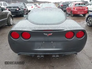 2013 Chevrolet Corvette 1LT z VIN 1G1YE2DW6D5109028, wystawiony jako IAAI lot #41100665 z przebiegiem 32 095 mil mil oraz . Historia ofert i sprzedaży dostępna na DreamBid. Obrazek 17.