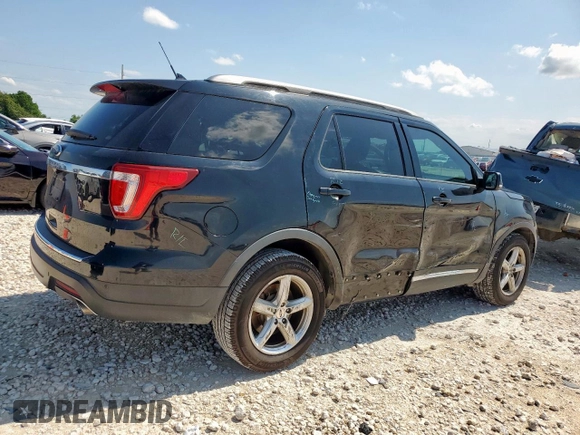 2018 Ford Explorer XLT z VIN 1FM5K7D88JGB07875, wystawiony jako Copart lot #56754745 z przebiegiem 85 422 mil mil oraz Szkoda całkowita • Salvage title. Historia ofert i sprzedaży dostępna na DreamBid. Obrazek 3.