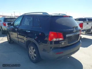 2011 Kia Sorento LX with VIN 5XYKT4A21BG122936, listed as a IAAI auction lot 41700948 with 233,655 mi miles. Bid and sale history available at carsss.com. Image 3.