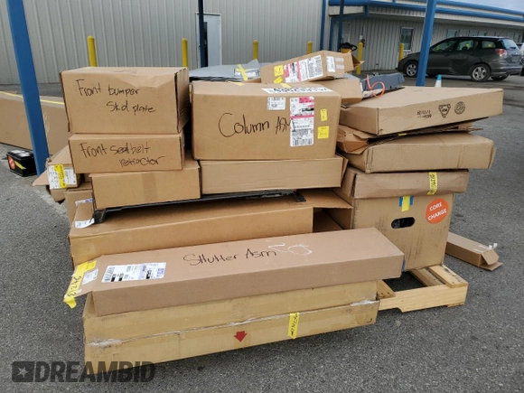 2024 GMC Hummer EV 2X z VIN 1GKB0NDE1RU106768, wystawiony jako Copart lot #82389304 z przebiegiem Nie podano mil oraz Szkody całkowita. Historia ofert i sprzedaży dostępna na DreamBid. Obrazek 8.