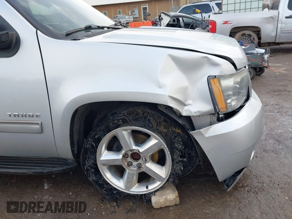 2010 Chevrolet Tahoe LT z VIN 1GNUCBE01AR110623, wystawiony jako IAAI lot #41939453 z przebiegiem 187 308 mil mil oraz . Historia ofert i sprzedaży dostępna na DreamBid. Obrazek 6.