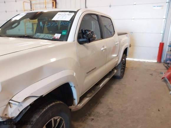 2020 Toyota Tacoma 4WD SR5 with VIN 3TMCZ5AN5LM362756, listed as a IAAI auction lot 41434387 with 42,971 mi miles. Bid and sale history available at carsss.com. Image 18.