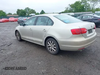 2013 Volkswagen Jetta SE z VIN 3VWDP7AJ9DM213171, wystawiony jako IAAI lot #42278515 z przebiegiem 146 386 mil mil oraz . Historia ofert i sprzedaży dostępna na DreamBid. Obrazek 3.
