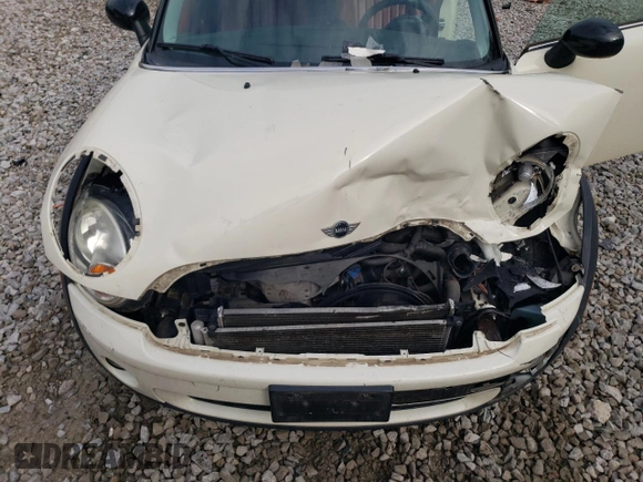 2008 MINI Hardtop with VIN WMWMF33508TT65360, listed as a Copart auction lot 58693445 with 105,783 mi miles and Salvage title. Bid and sale history available at DreamBid. Image 11.