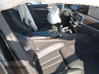 2020 BMW 5 Series 530i xDrive z VIN WBAJR7C03LCD76807, wystawiony jako IAAI lot #41887586 z przebiegiem 54 830 mil mil oraz . Historia ofert i sprzedaży dostępna na DreamBid. Obrazek 5.