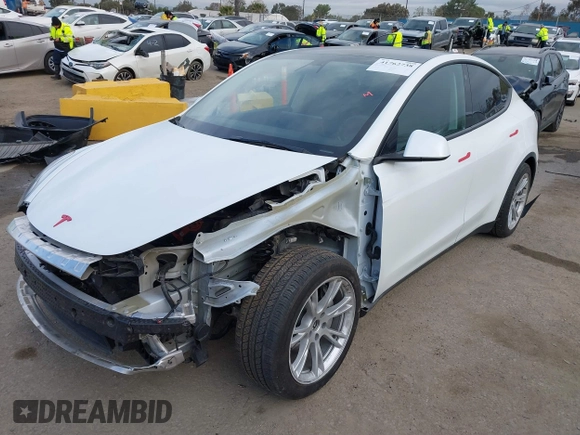 2021 Tesla Model Y Long Range with VIN 5YJYGDEE0MF209045, listed as a IAAI auction lot 41762738 with 24,721 mi miles. Bid and sale history available at carsss.com. Image 22.