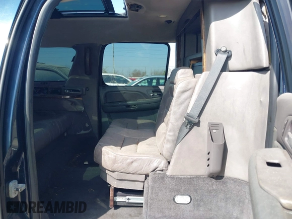 2008 Chevrolet Suburban LT w/3LT with VIN 1GNFK16328J113022, listed as a IAAI auction lot 41769498 with 160,487 mi miles. Bid and sale history available at carsss.com. Image 8.