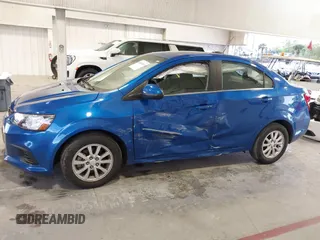 2020 Chevrolet Sonic LT z VIN 1G1JD5SB2L4138455, wystawiony jako IAAI lot #41651103 z przebiegiem 34 349 mil mil oraz . Historia ofert i sprzedaży dostępna na DreamBid. Obrazek 14.