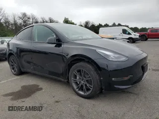 2024 Tesla Model Y Long Range with VIN 7SAYGDEE4RF198027, listed as a Copart auction lot 64008945 with 7,826 mi miles and Salvage title. Bid and sale history available at DreamBid. Image 4.
