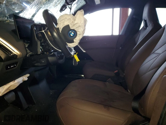 2023 BMW iX xDrive50 with VIN WB523CF05PCM22164, listed as a Copart auction lot 81196264 with 0 mi miles and Salvage Title. Bid and sale history available at carsss.com. Image 7.