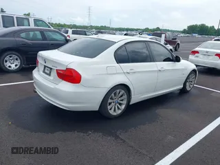 2011 BMW 3 Series 328i z VIN WBAPH7C55BE675353, wystawiony jako IAAI lot #42177053 z przebiegiem 162 373 mil mil oraz . Historia ofert i sprzedaży dostępna na DreamBid. Obrazek 4.