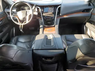 2019 Cadillac Escalade Luxury with VIN 1GYS3BKJ2KR115063, listed as a Copart auction lot 84330804 with 43,600 mi miles and Clean Title. Bid and sale history available at carsss.com. Image 8.