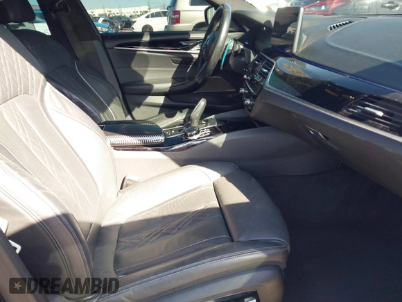 2021 BMW 5 Series M550i xDrive z VIN WBA13BK03MCG88715, wystawiony jako IAAI lot #41492059 z przebiegiem 64 485 mil mil oraz . Historia ofert i sprzedaży dostępna na DreamBid. Obrazek 5.